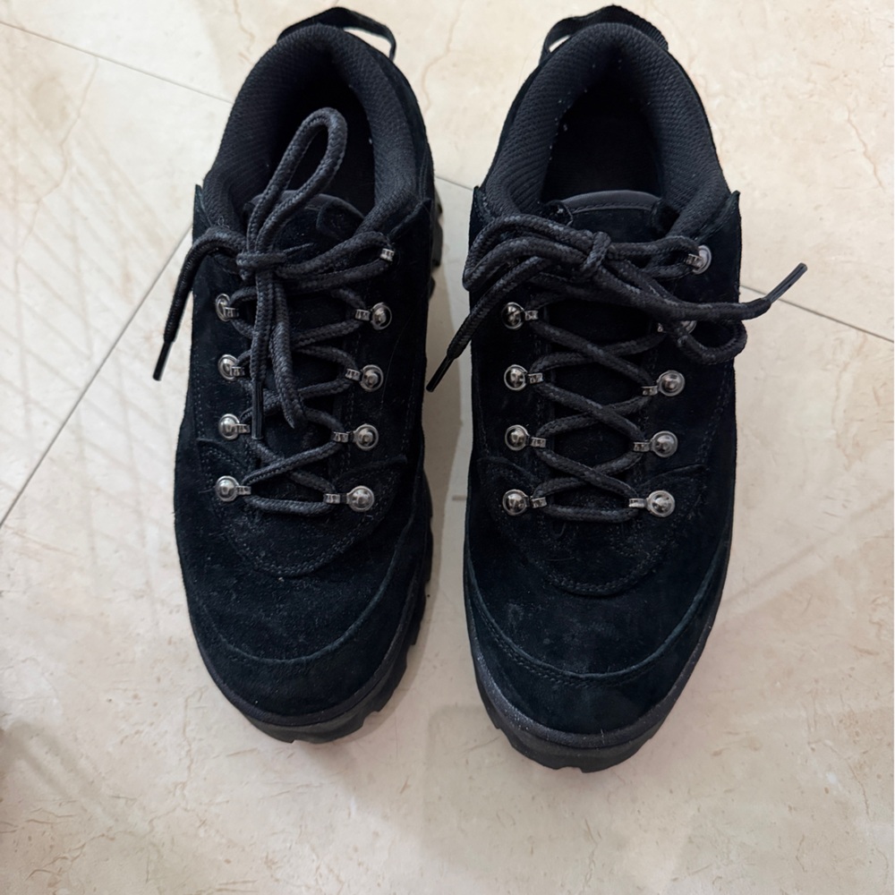 Black Nike Suede Lace-Up Hiking Sneakers